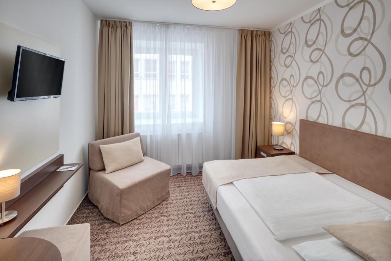 Hotel Atlas Benesov  Esterno foto
