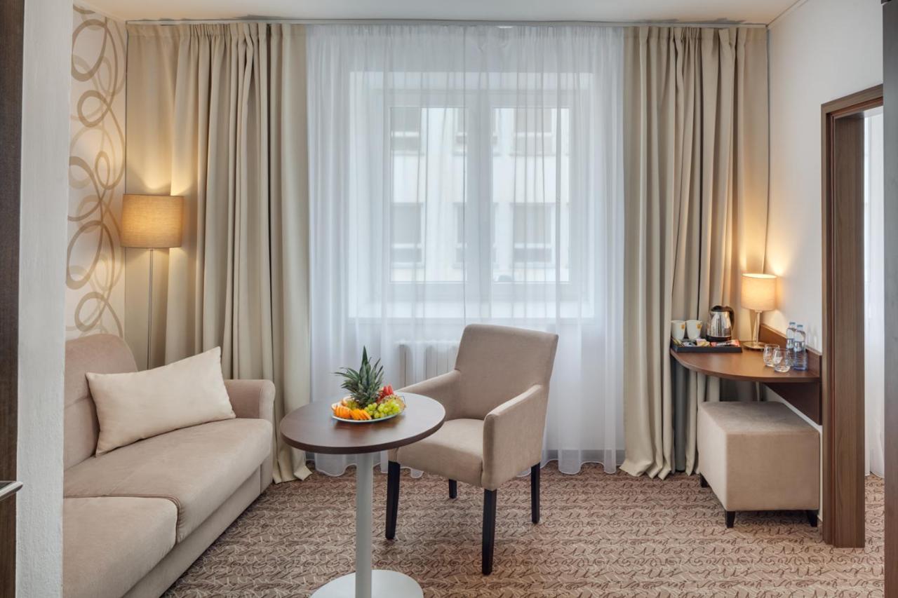 Hotel Atlas Benesov  Esterno foto