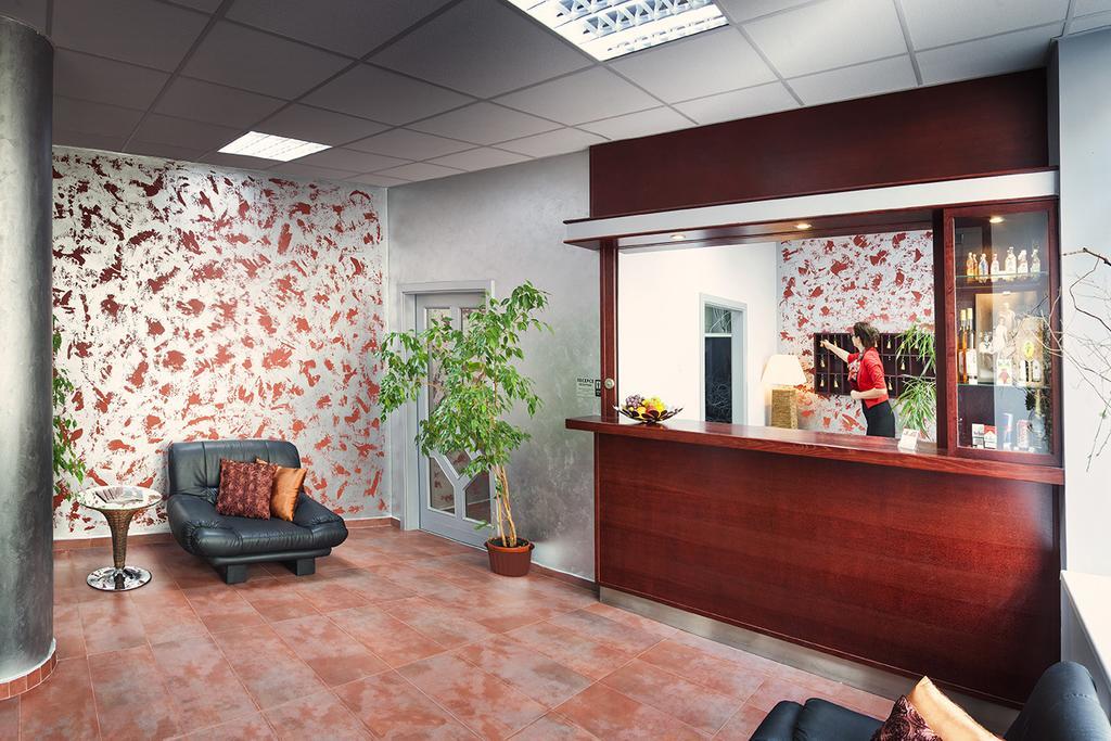 Hotel Atlas Benesov  Esterno foto