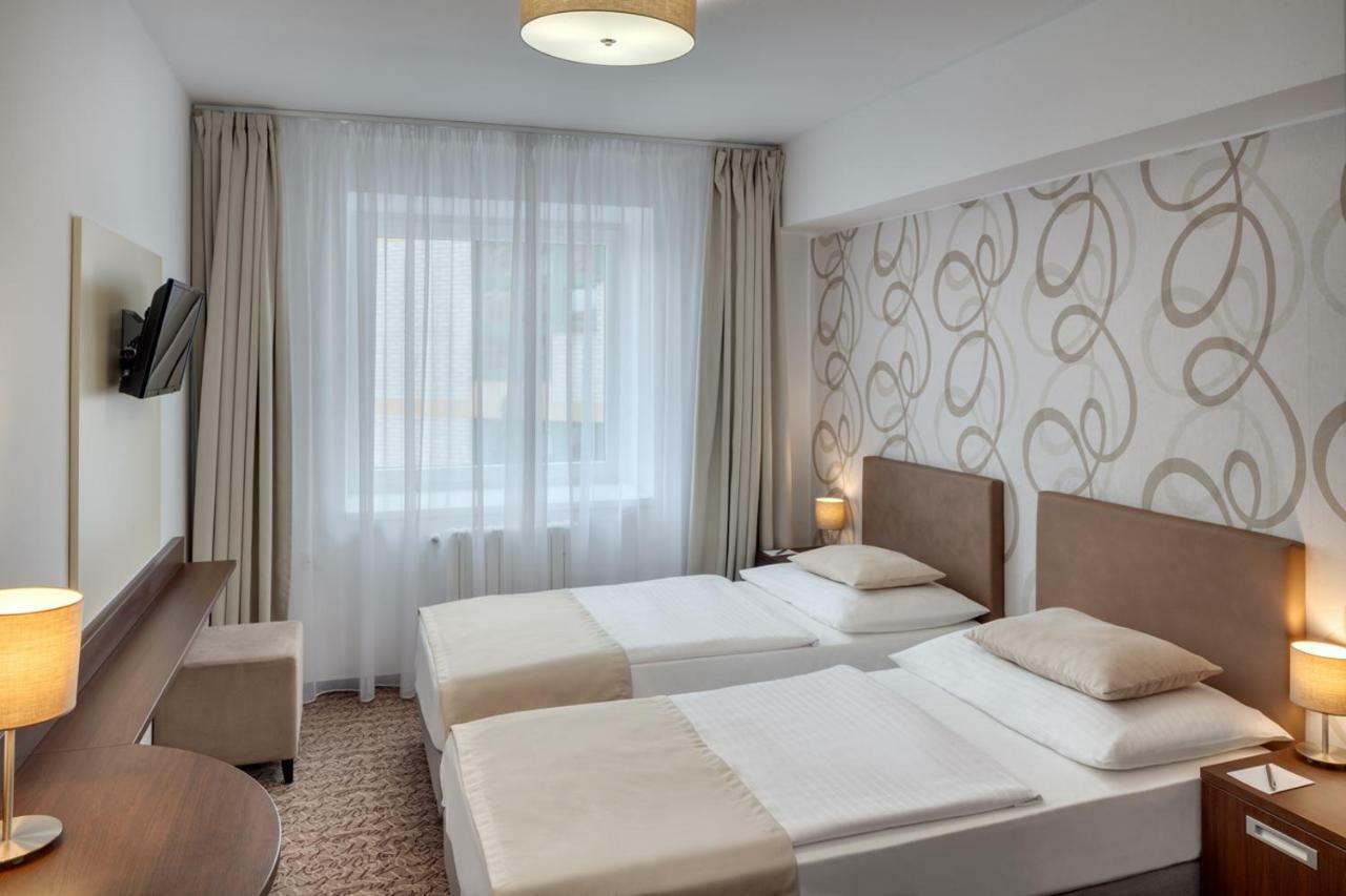 Hotel Atlas Benesov  Esterno foto