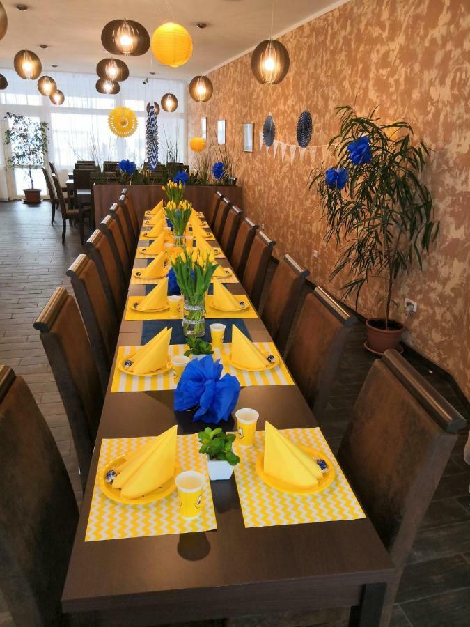 Hotel Atlas Benesov  Esterno foto